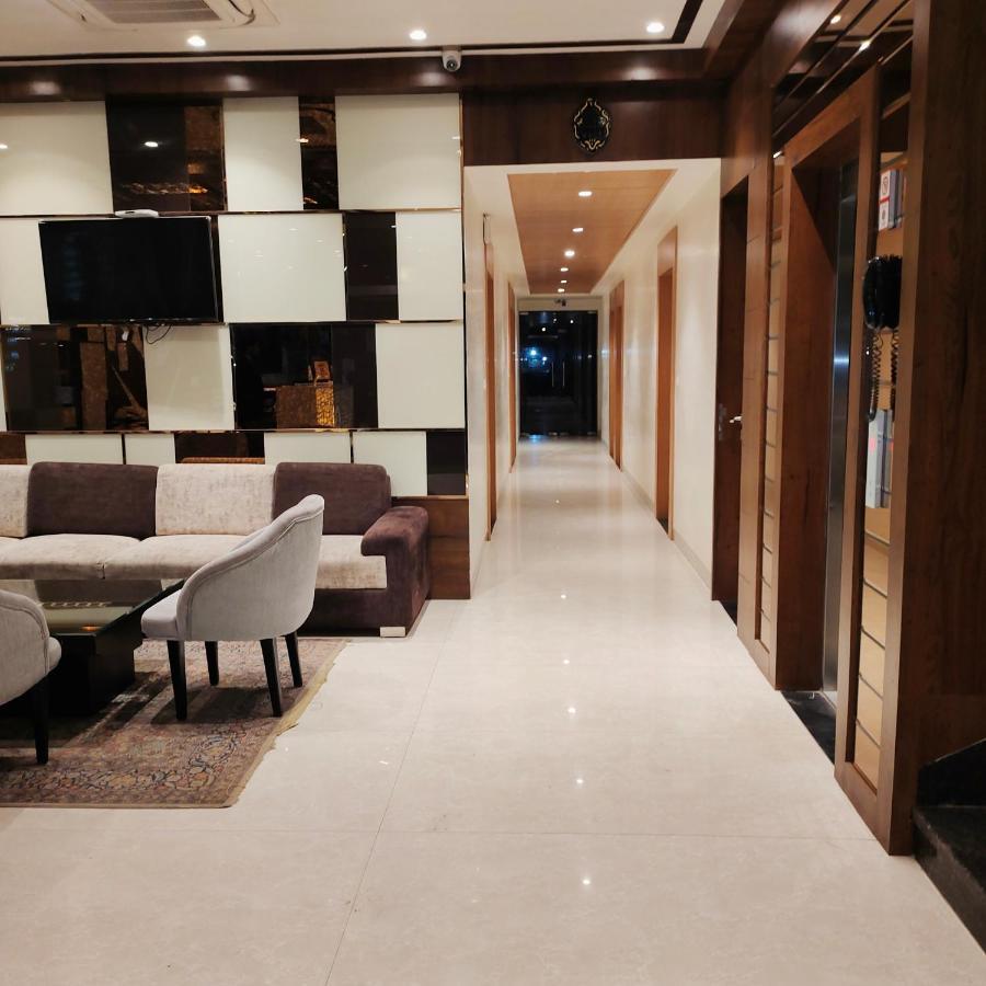 Ananda Castle Hotel Vrindavan Bagian luar foto