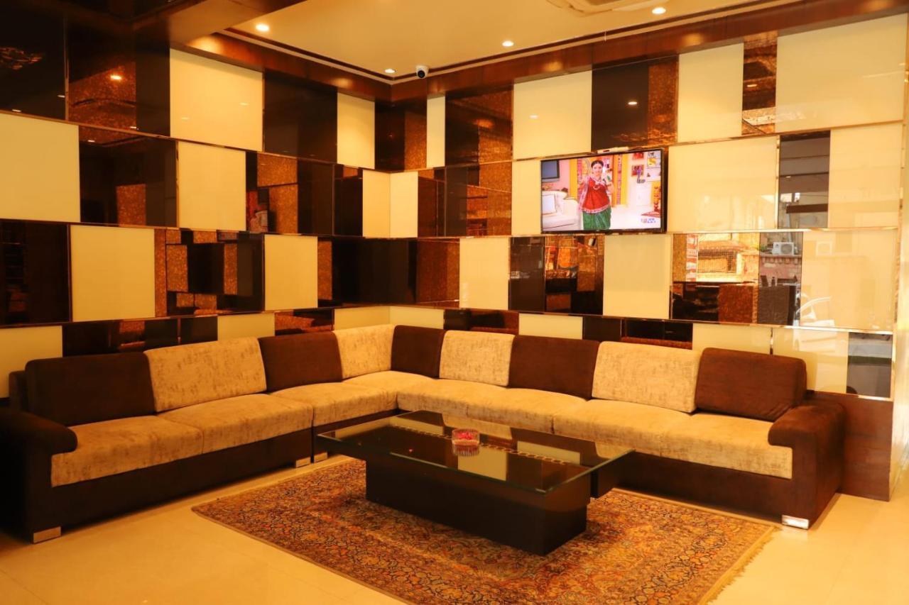 Ananda Castle Hotel Vrindavan Bagian luar foto