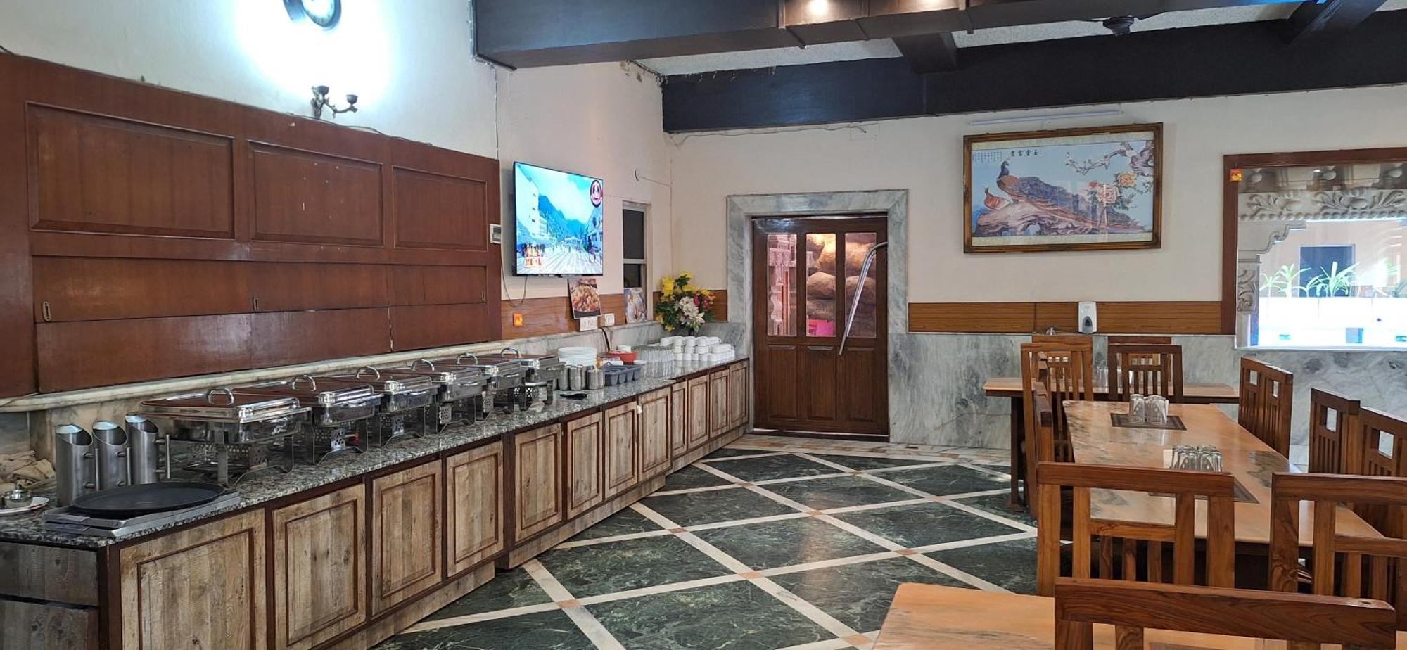 Ananda Castle Hotel Vrindavan Bagian luar foto